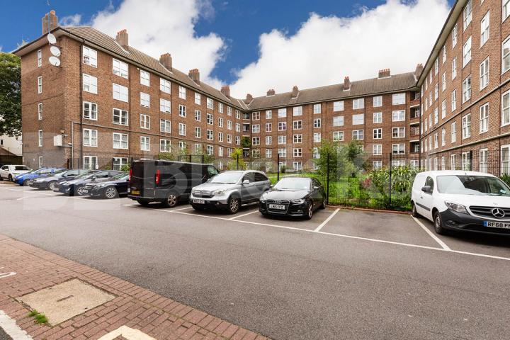 modern 3 bedroom located within easy reach of  Hackney Downs  Amhurst Road, Hackney 